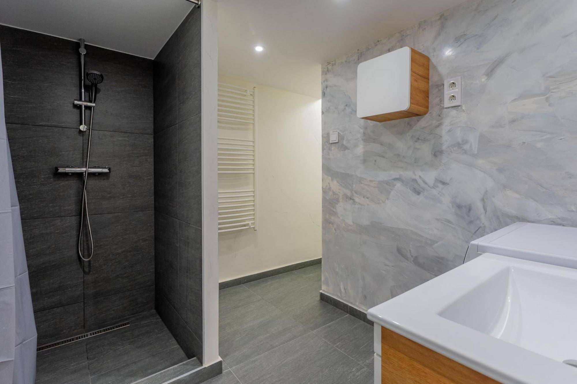 Full Equipment Designed In The Heart Of For 4 People Appartement