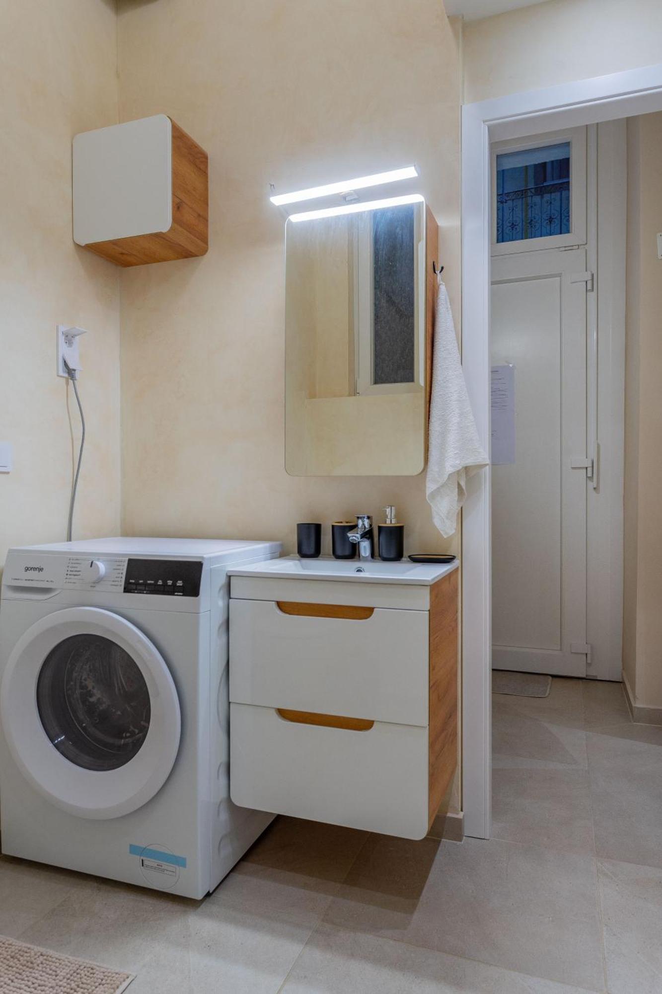 Full Equipment Designed In The Heart Of For 4 People Appartement *